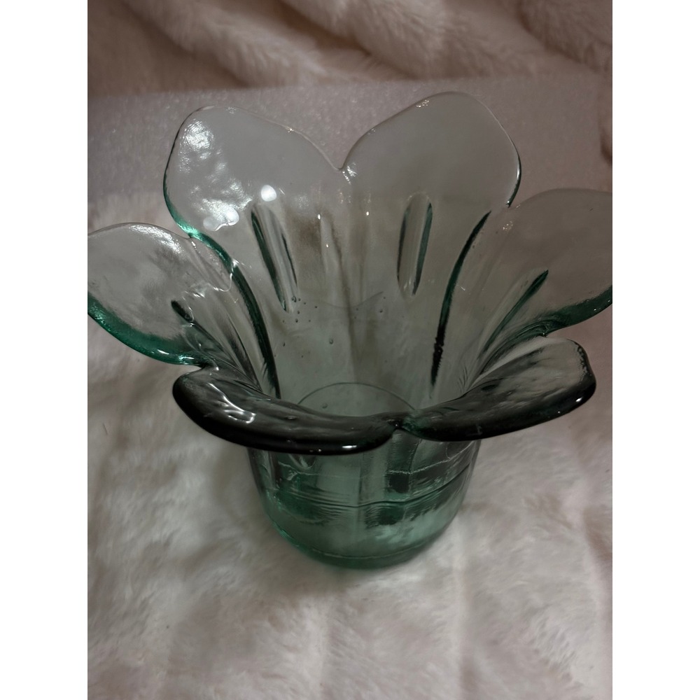 Vintage Sea Glass Green Hand Blown Flower Petal Vase Flared Scalloped Tulip Lily